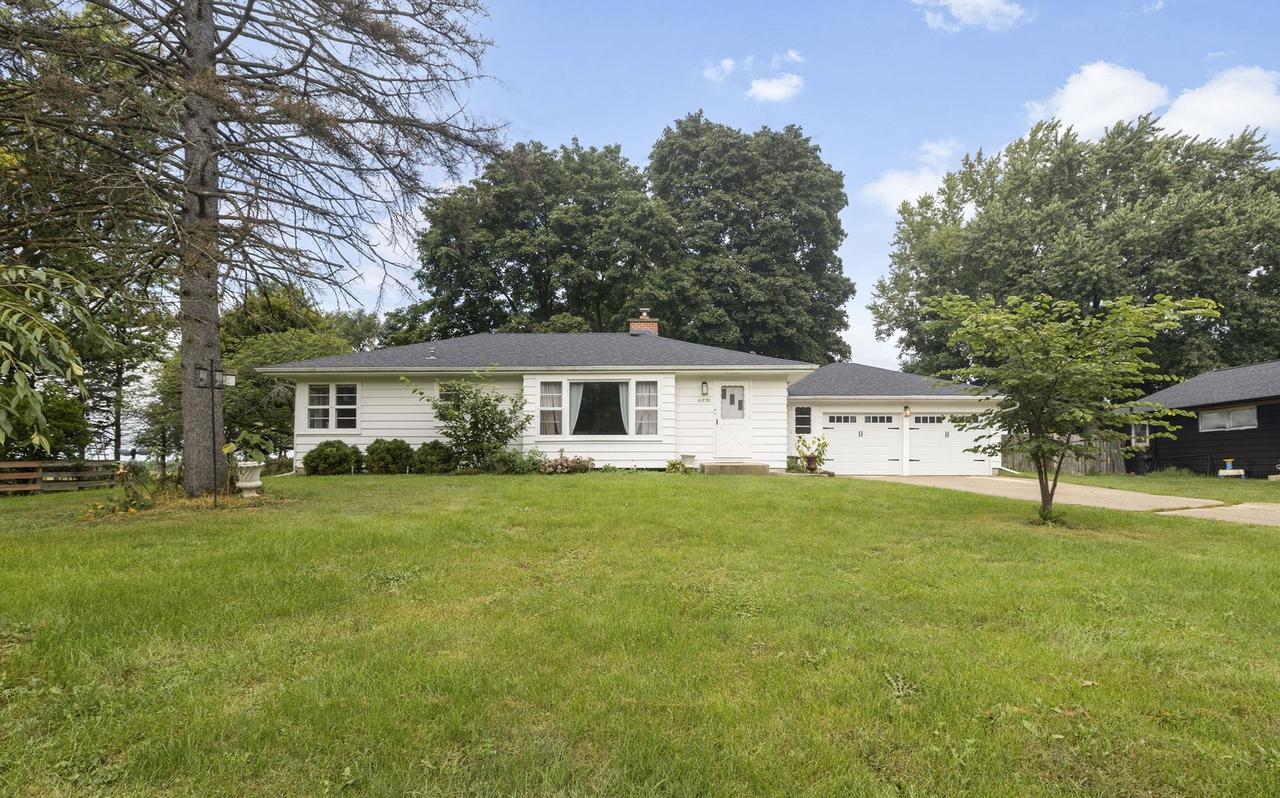 40W754 Route 64 Hwy., Wasco, IL 60183
