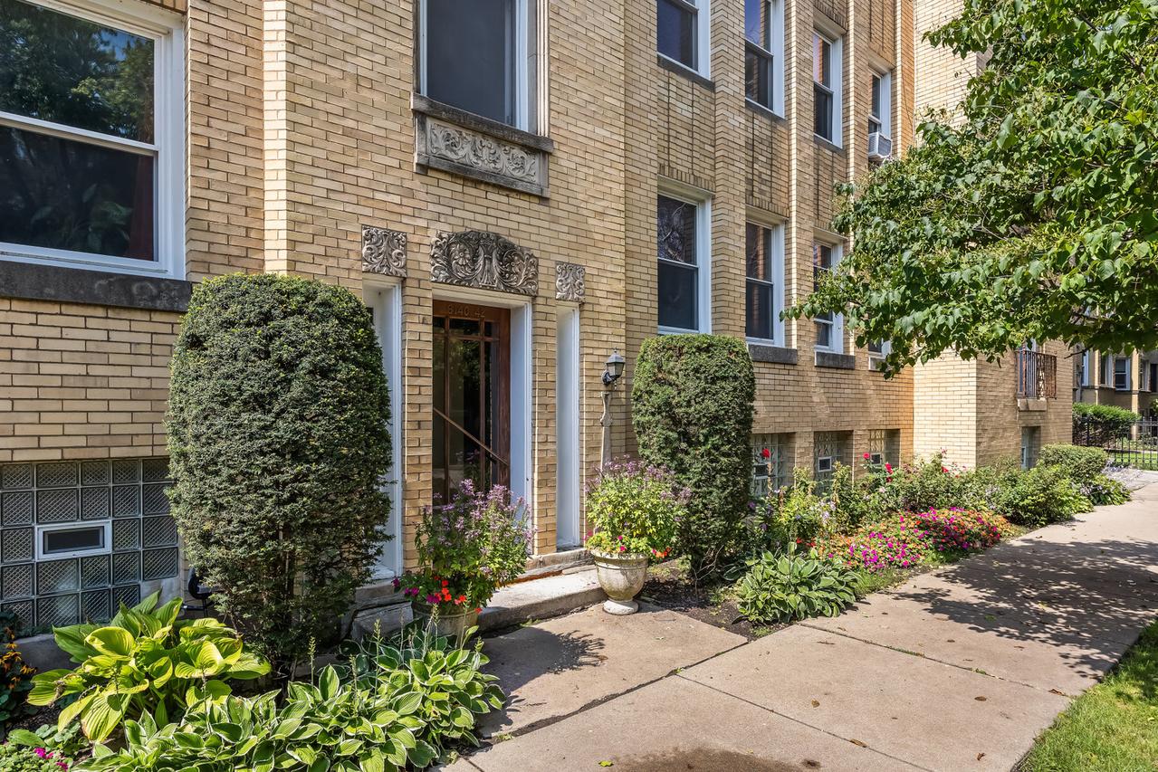 6142 N Hamilton Ave. #2N, Chicago, IL 60659