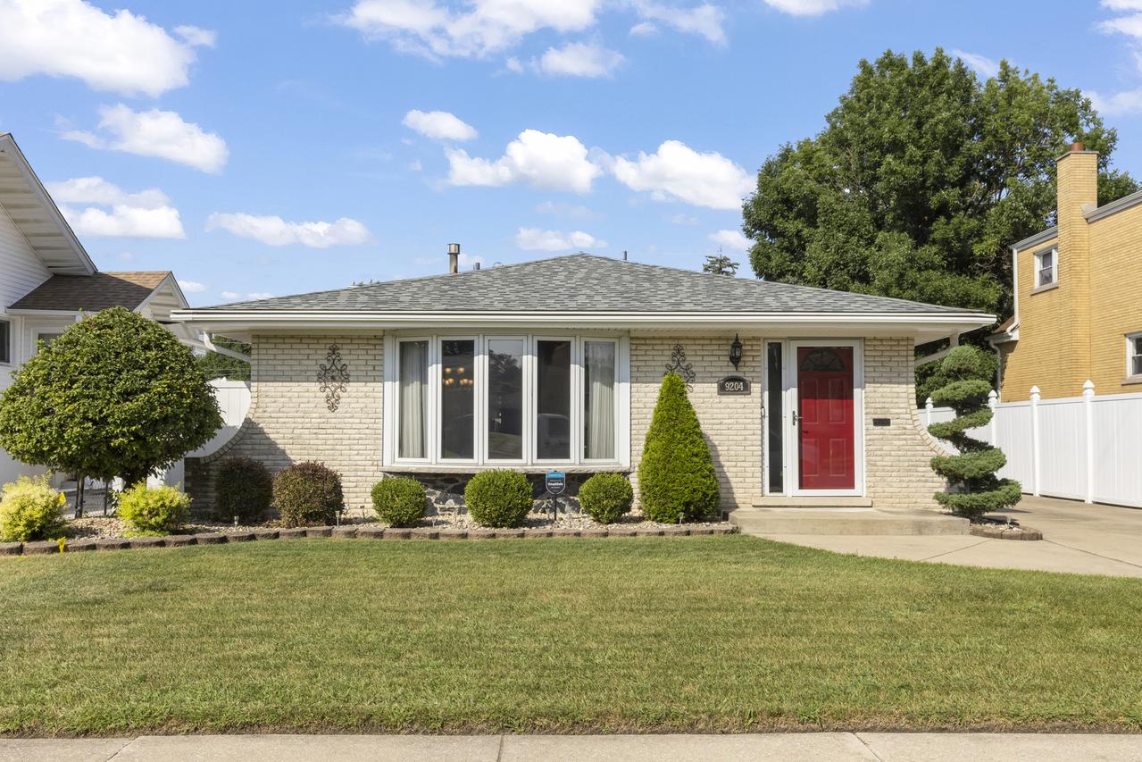 9204 Parkside Ave., Oak Lawn, IL 60453
