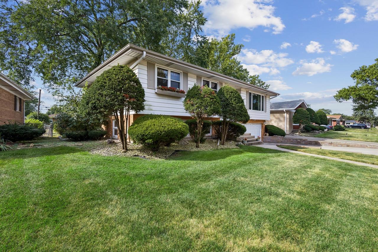 541 E 166th Pl., South Holland, IL 60473