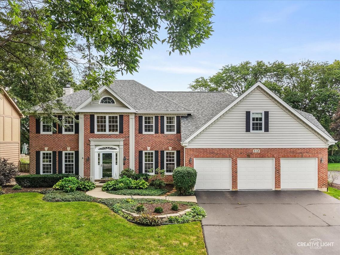 712 Burgess Hill Rd., Naperville, IL 60565