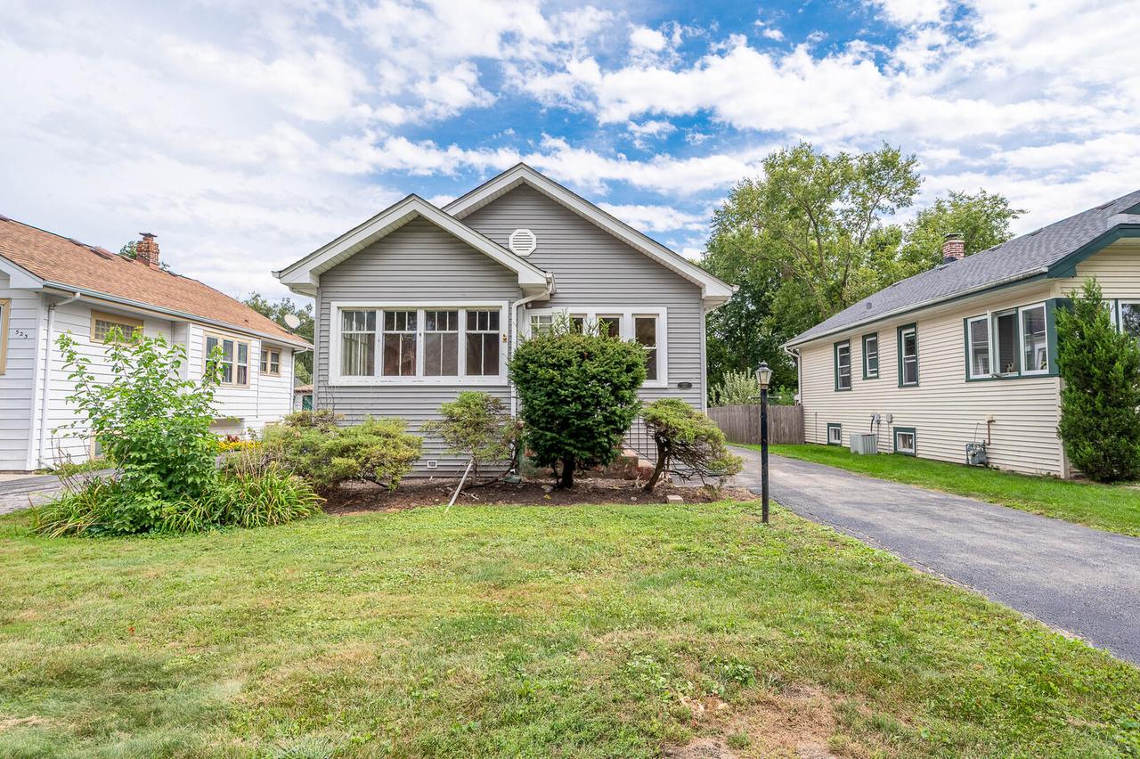 527 S Summit Ave., Villa Park, IL 60181