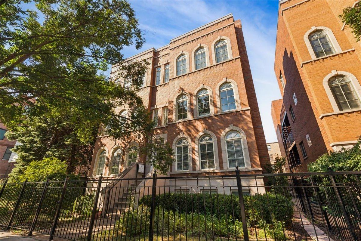 2454 W Foster Ave. #2E, Chicago, IL 60625