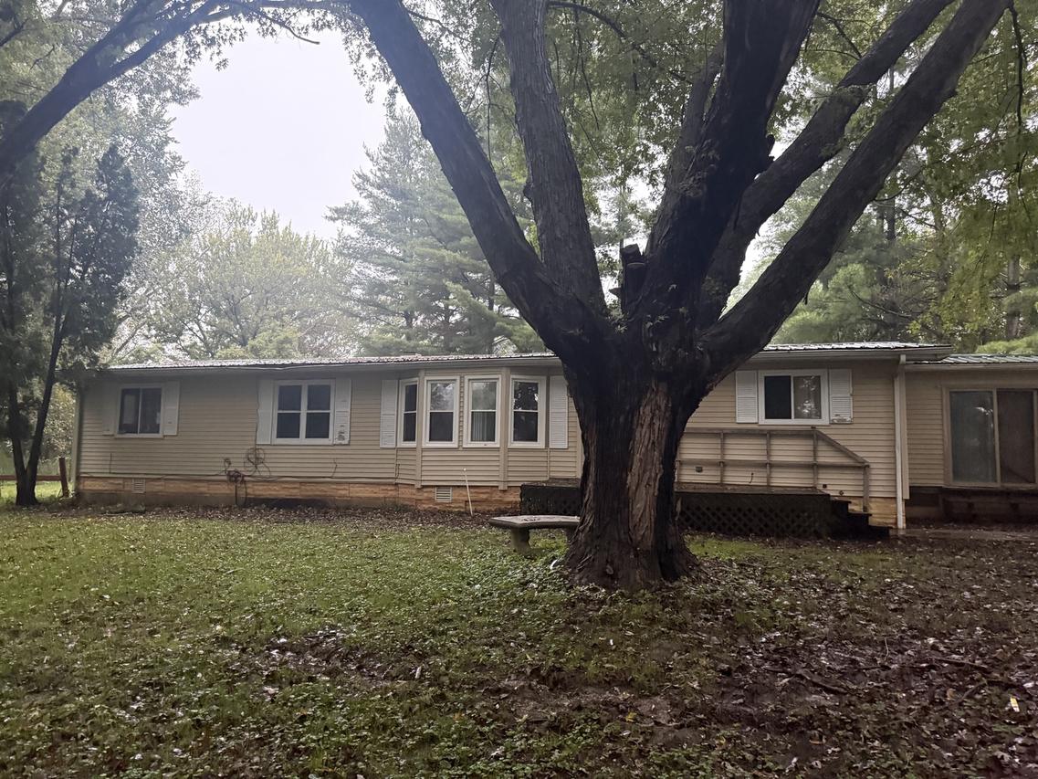 1010 Longmoor Ave., Savanna, IL 61074