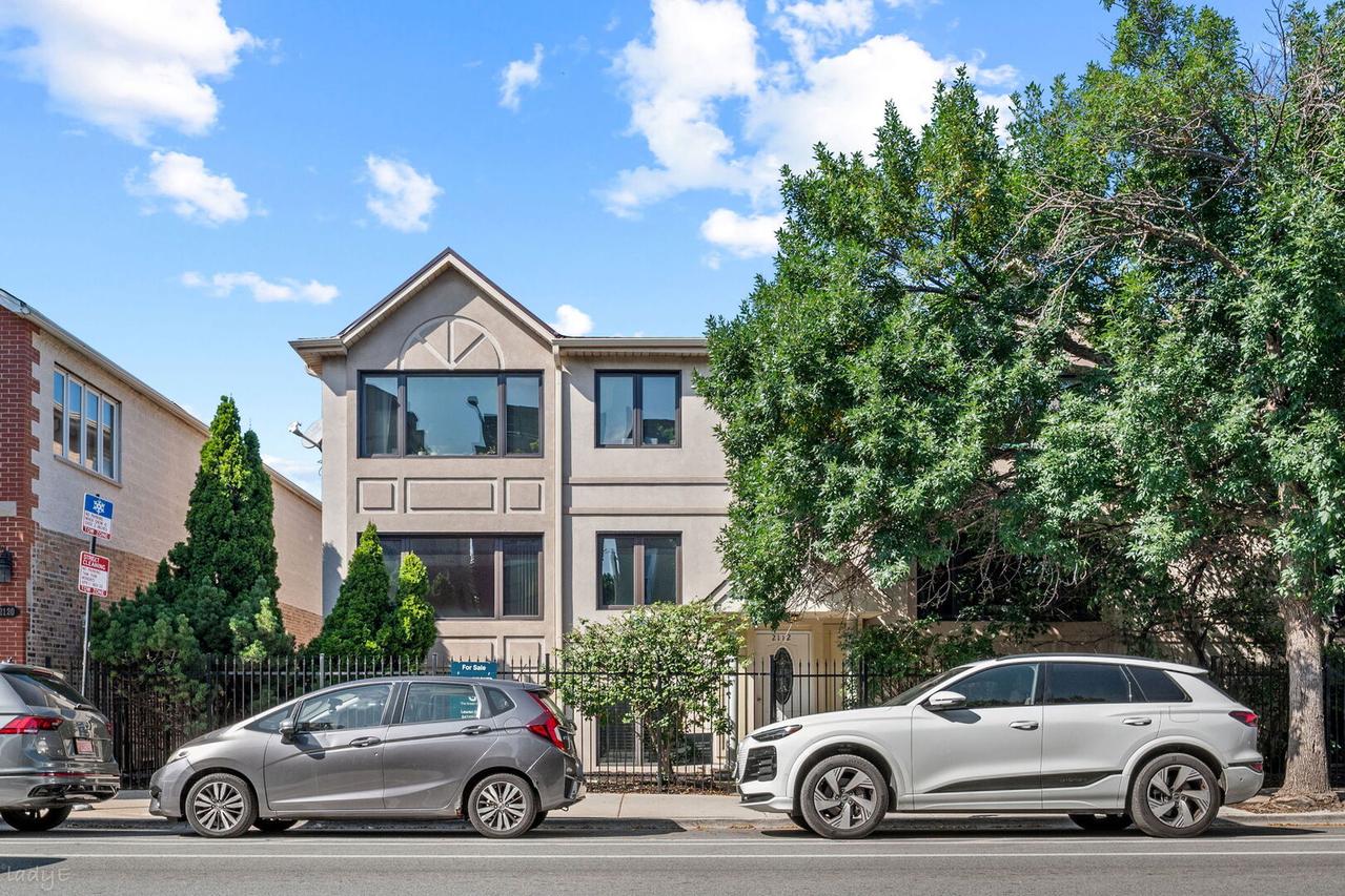 2112 W Armitage Ave. #2N, Chicago, IL 60647