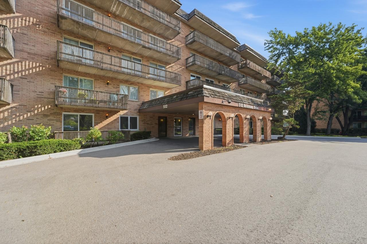 512 Redondo Dr. #509, Downers Grove, IL 60516