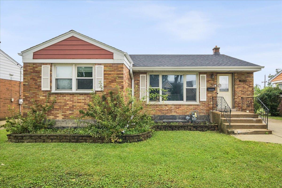 1372 S 6th Ave., Des Plaines, IL 60018