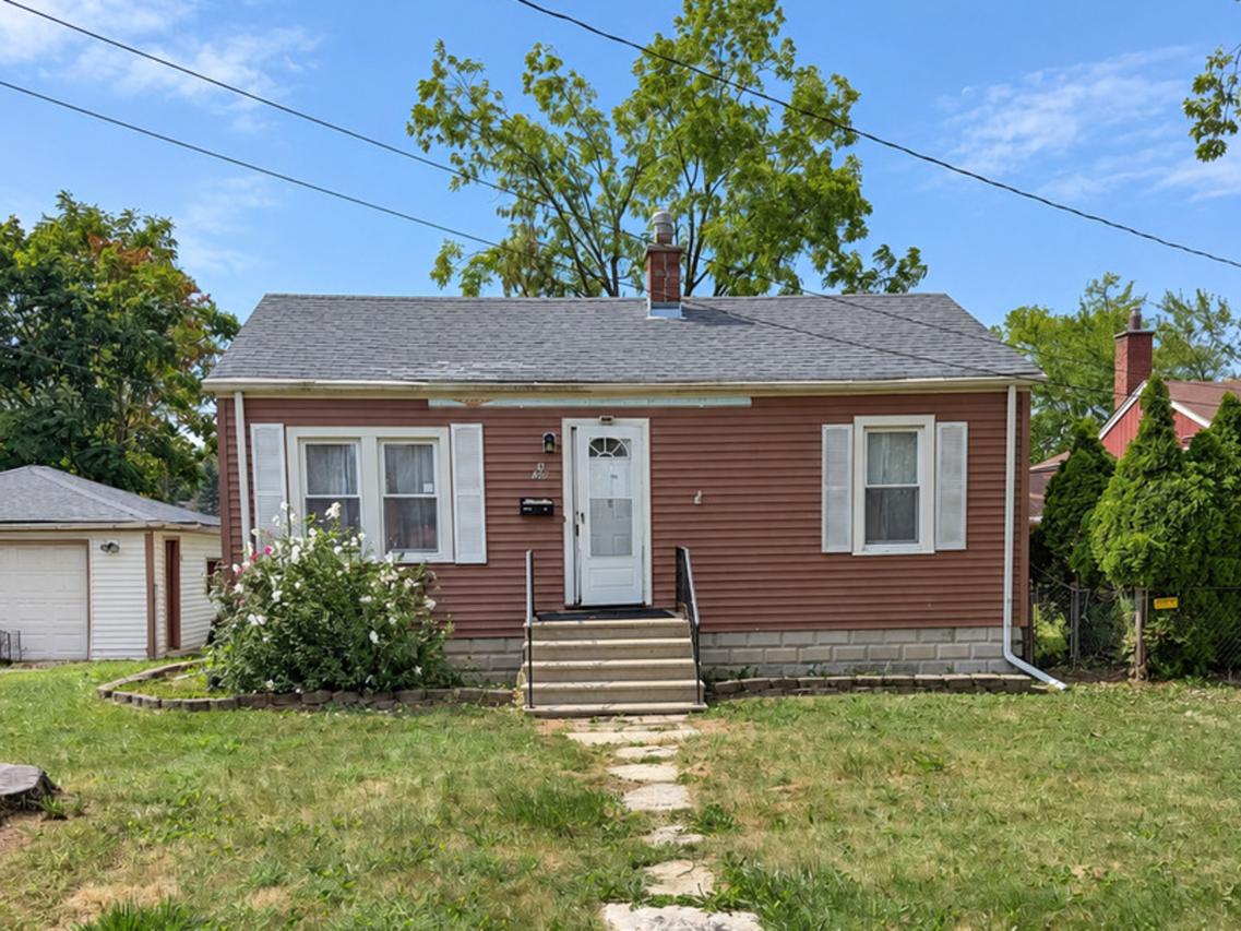 38 S Rebecca St., Glenwood, IL 60425