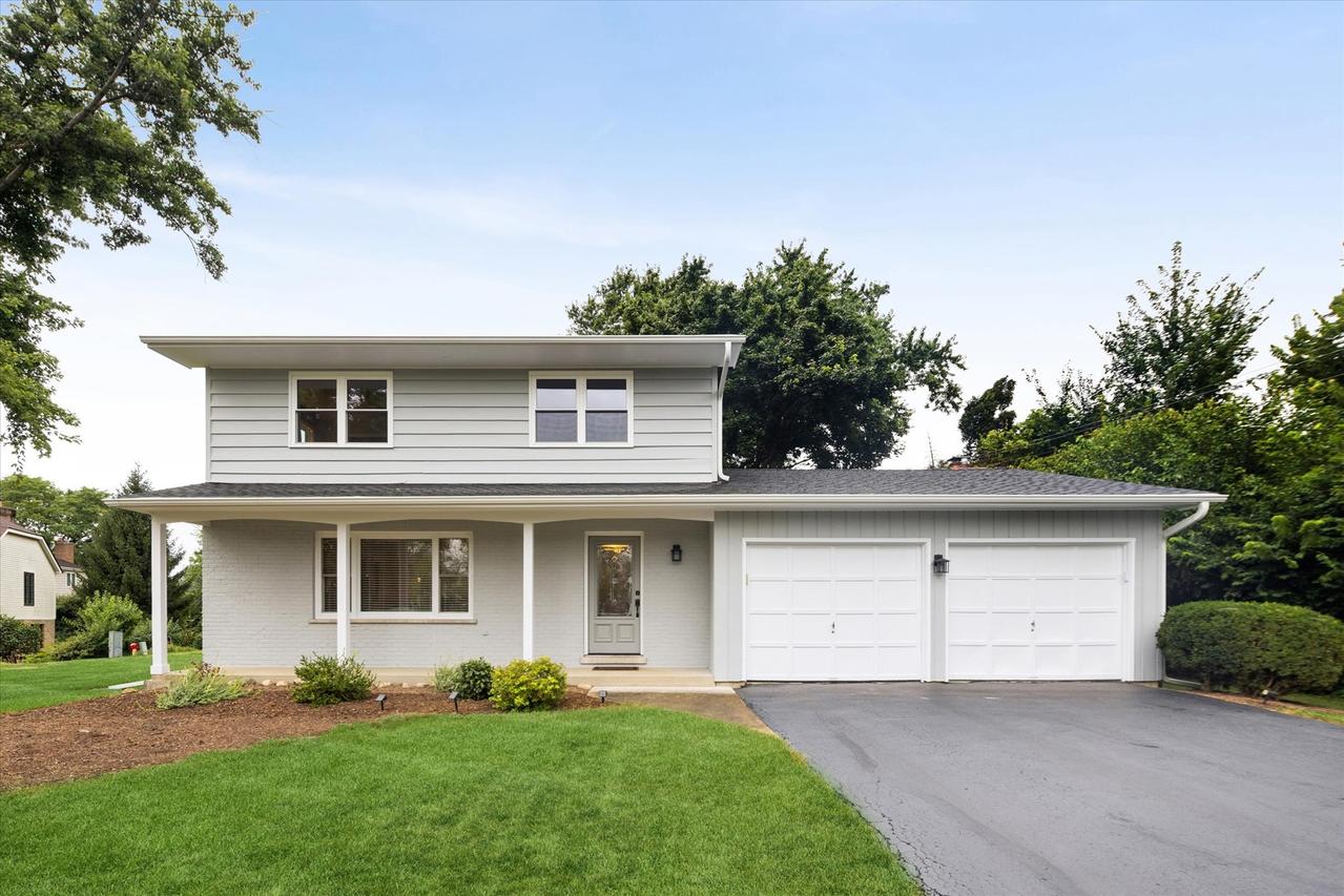 2S380 Golfview Dr., Glen Ellyn, IL 60137