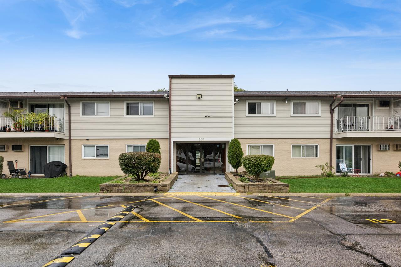 850 E Old Willow Rd. #211, Prospect Heights, IL 60070