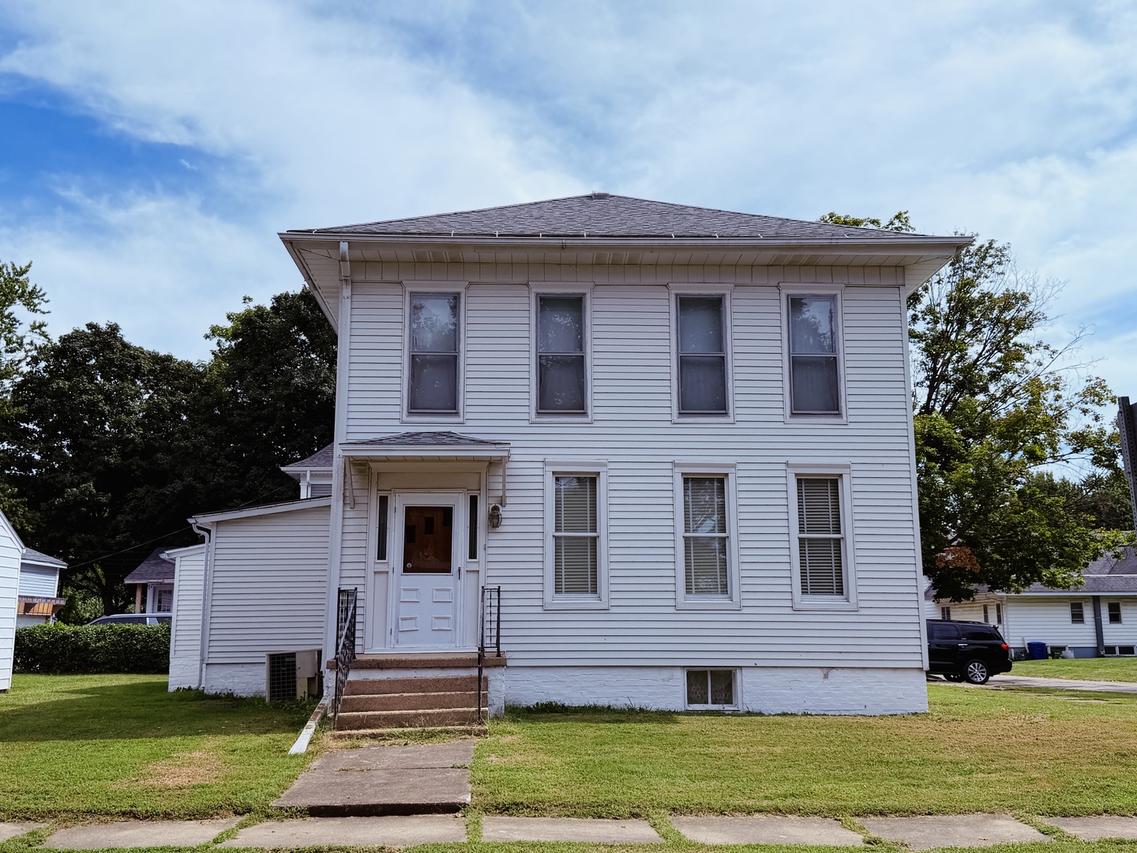 203 E Market St., Farmer City, IL 61842