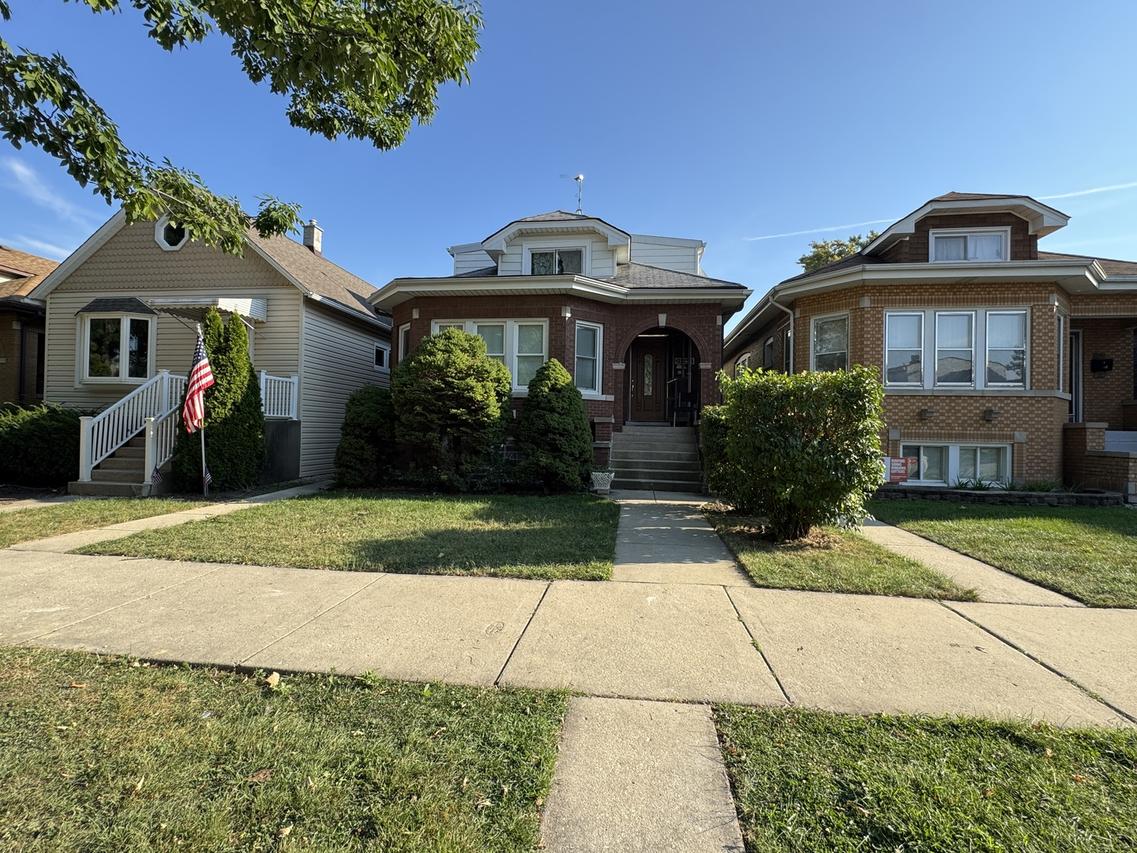 6213 W Eddy St., Chicago, IL 60634