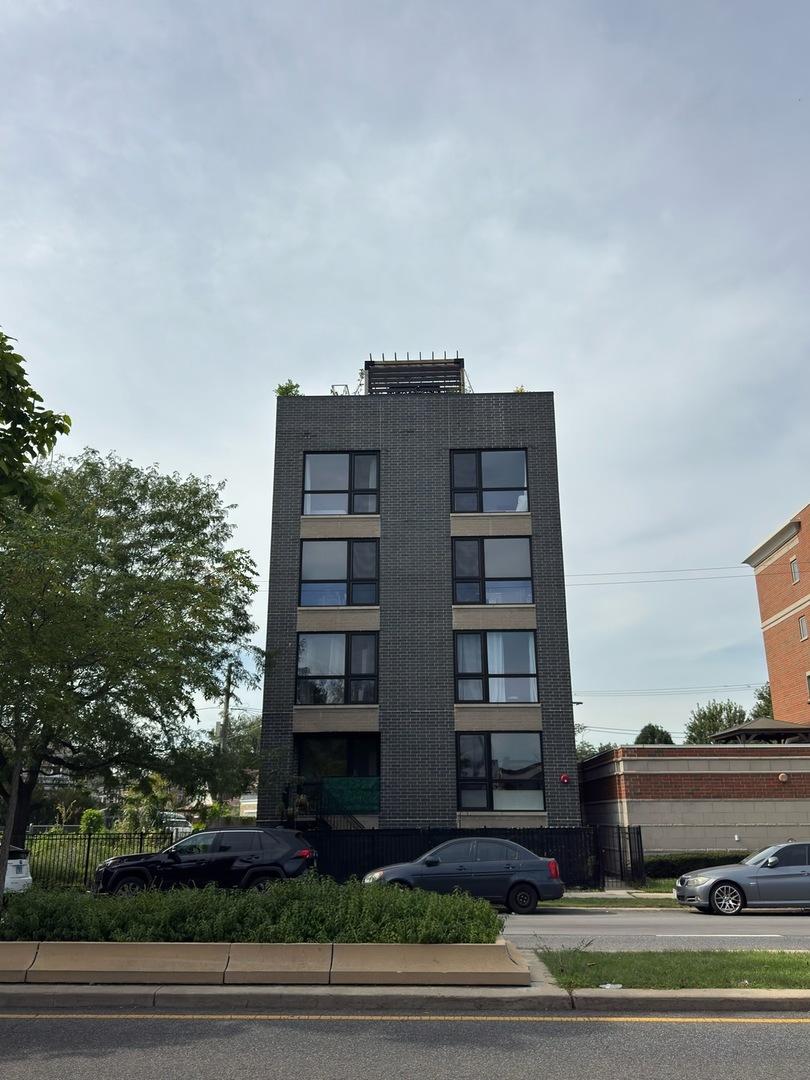 5914 N Lincoln Ave. #2E, Chicago, IL 60659