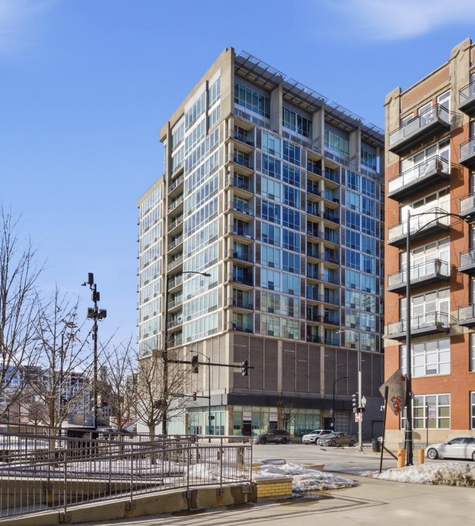 700 W Van Buren St. #602, Chicago, IL 60607