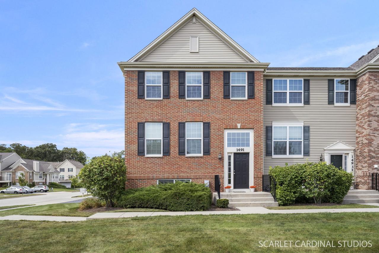 1491 Deer Pointe Dr., South Elgin, IL 60177