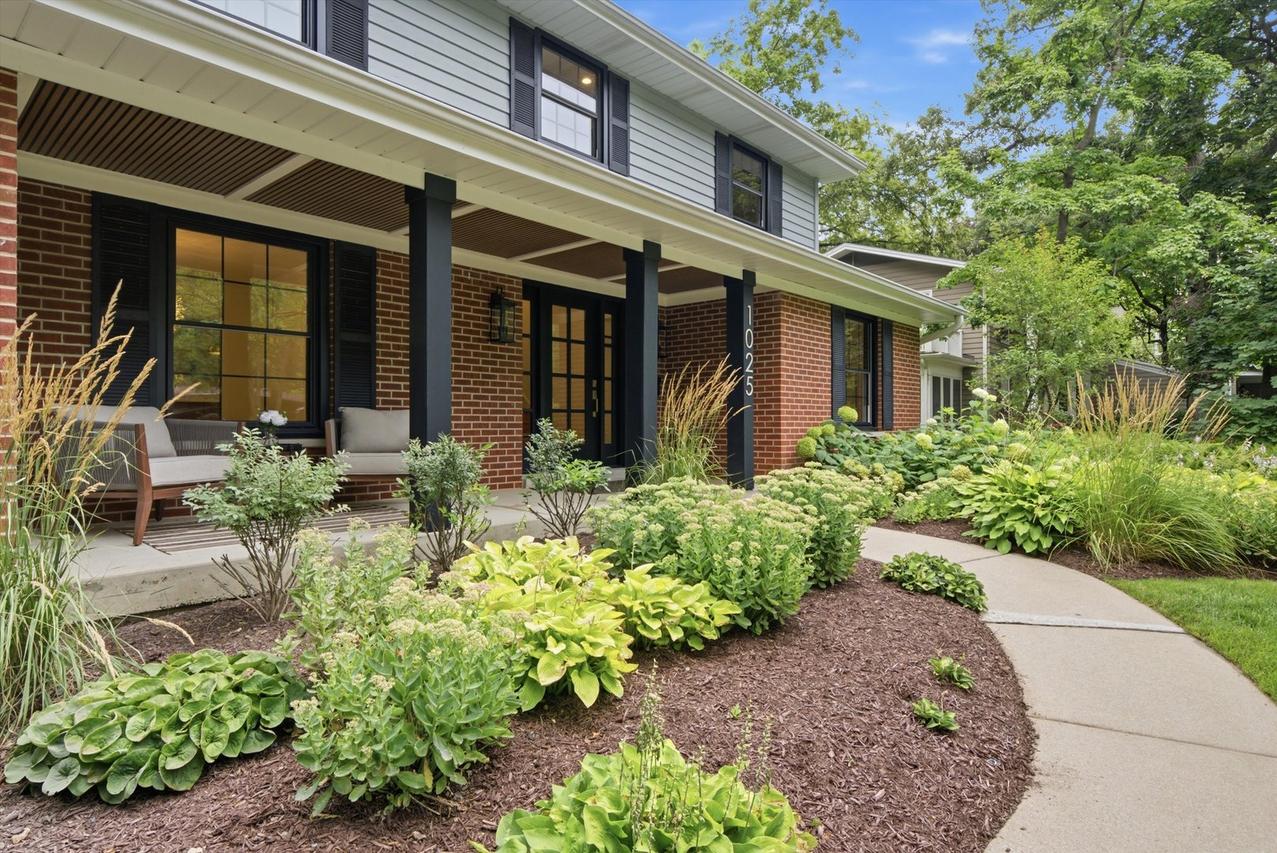 1025 Elizabeth Ave., Naperville, IL 60540
