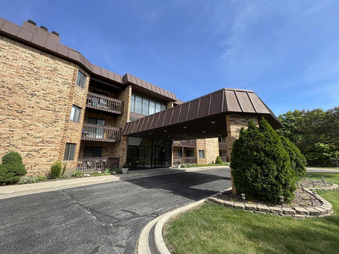2880 Torrey Pine Ln. #1H, Lisle, IL 60532