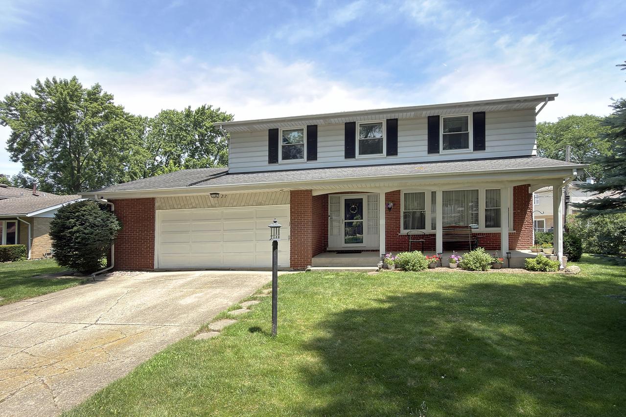 2022 E Woodview Dr., Mount Prospect, IL 60056