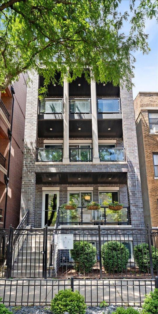 2922 N Sheffield Ave. #1, Chicago, IL 60657