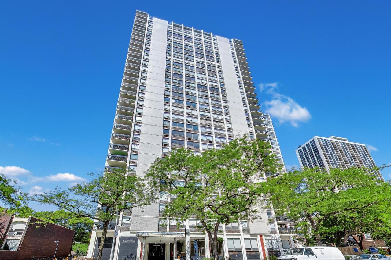 1455 N Sandburg Ter. #2306B, Chicago, IL 60610