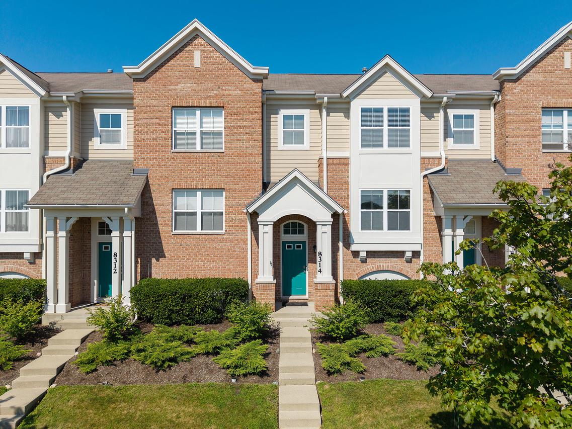 8314 Avalon Dr., Morton Grove, IL 60053