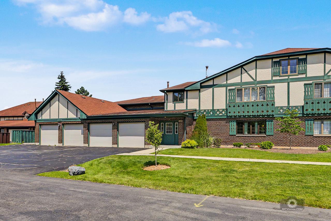 11657 S Matterhorn Cir. #102, Palos Park, IL 60464