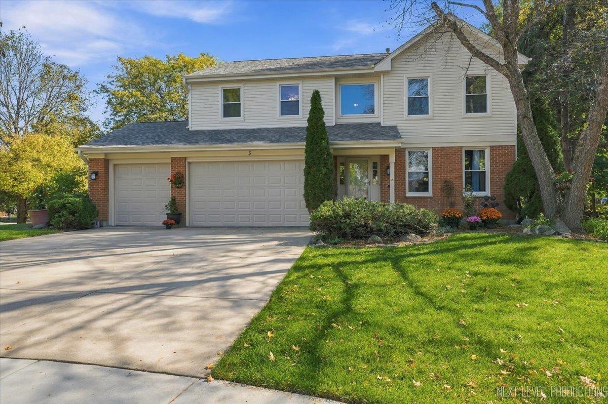 5 Fernwood Ct., Algonquin, IL 60102