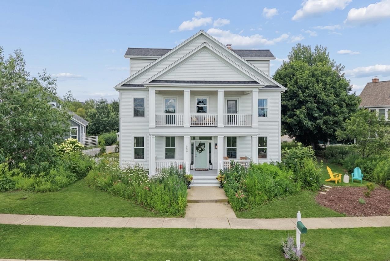 860 Blazing Star Rd., Grayslake, IL 60030