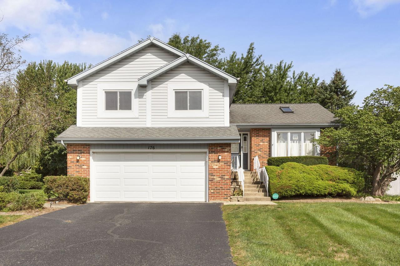 176 Denberry Ct., Lake Zurich, IL 60047
