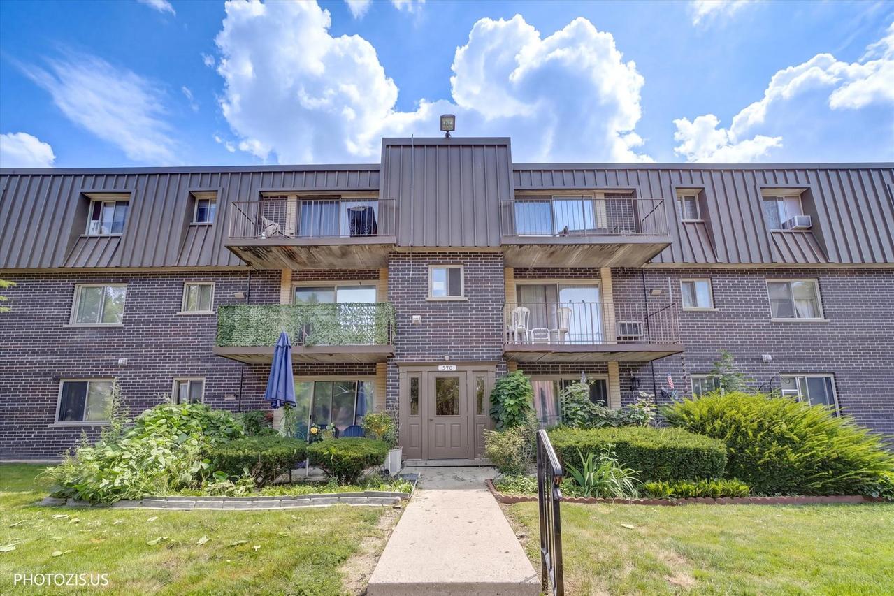 570 Fairway View Dr. #2F, Wheeling, IL 60090