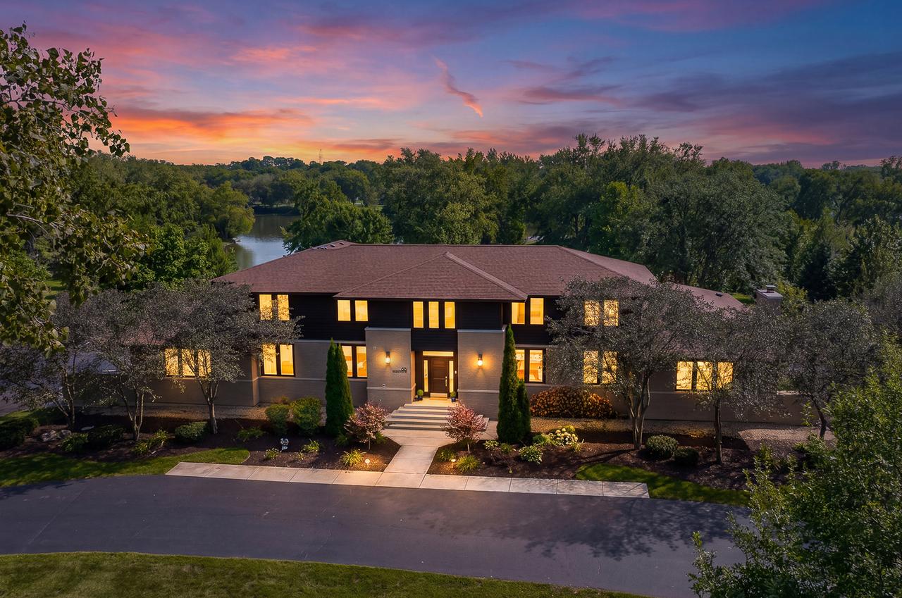 88 Riverwood Dr., Oswego, IL 60543
