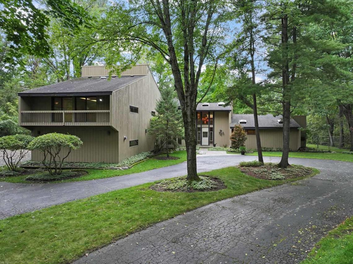 560 Thornmeadow Rd., Riverwoods, IL 60015