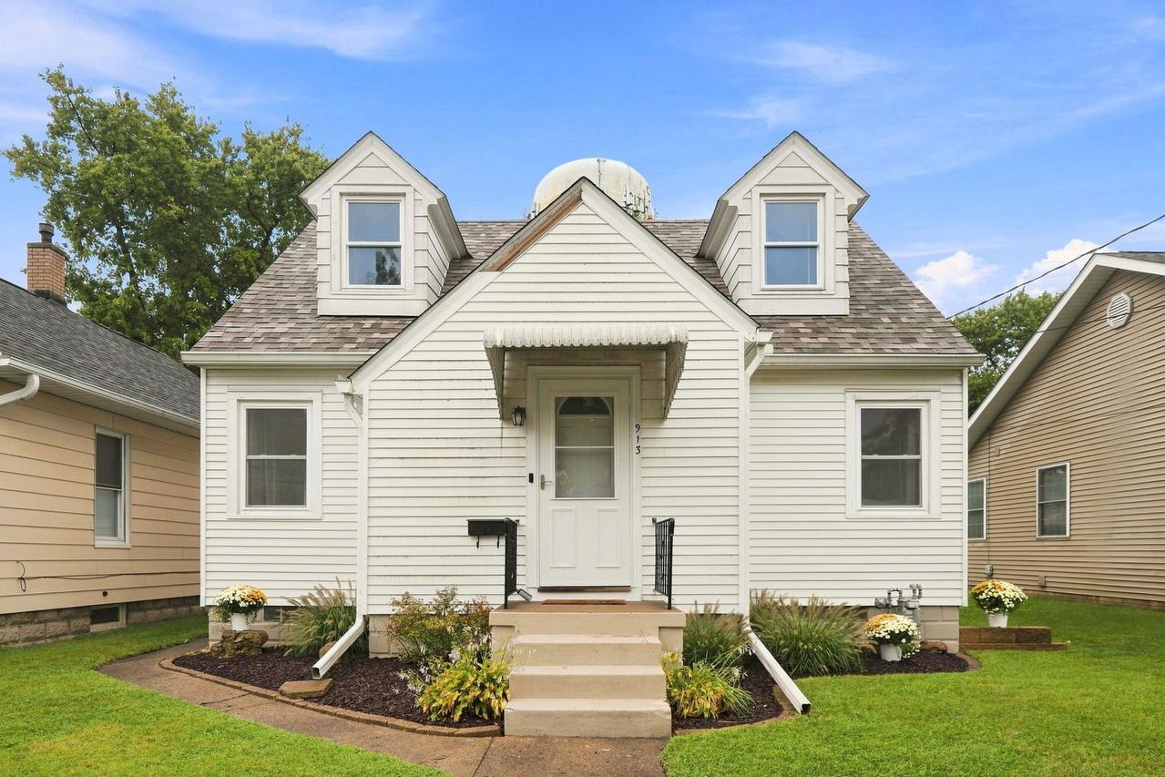 913 3rd Ave., Silvis, IL 61282