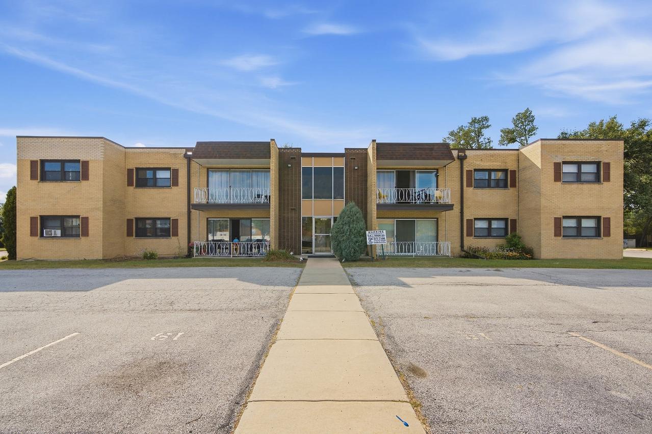 18320 Cherry Creek Dr. #8, Homewood, IL 60430