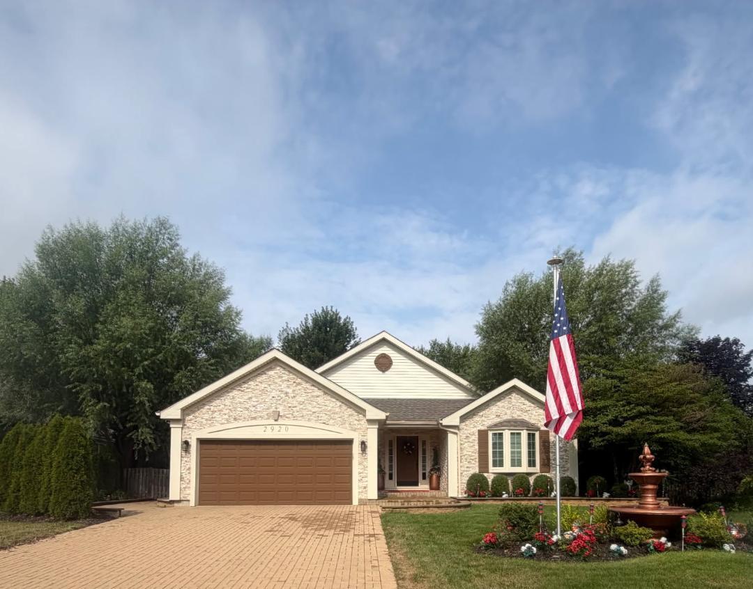 2920 Farmington Dr., Lindenhurst, IL 60046