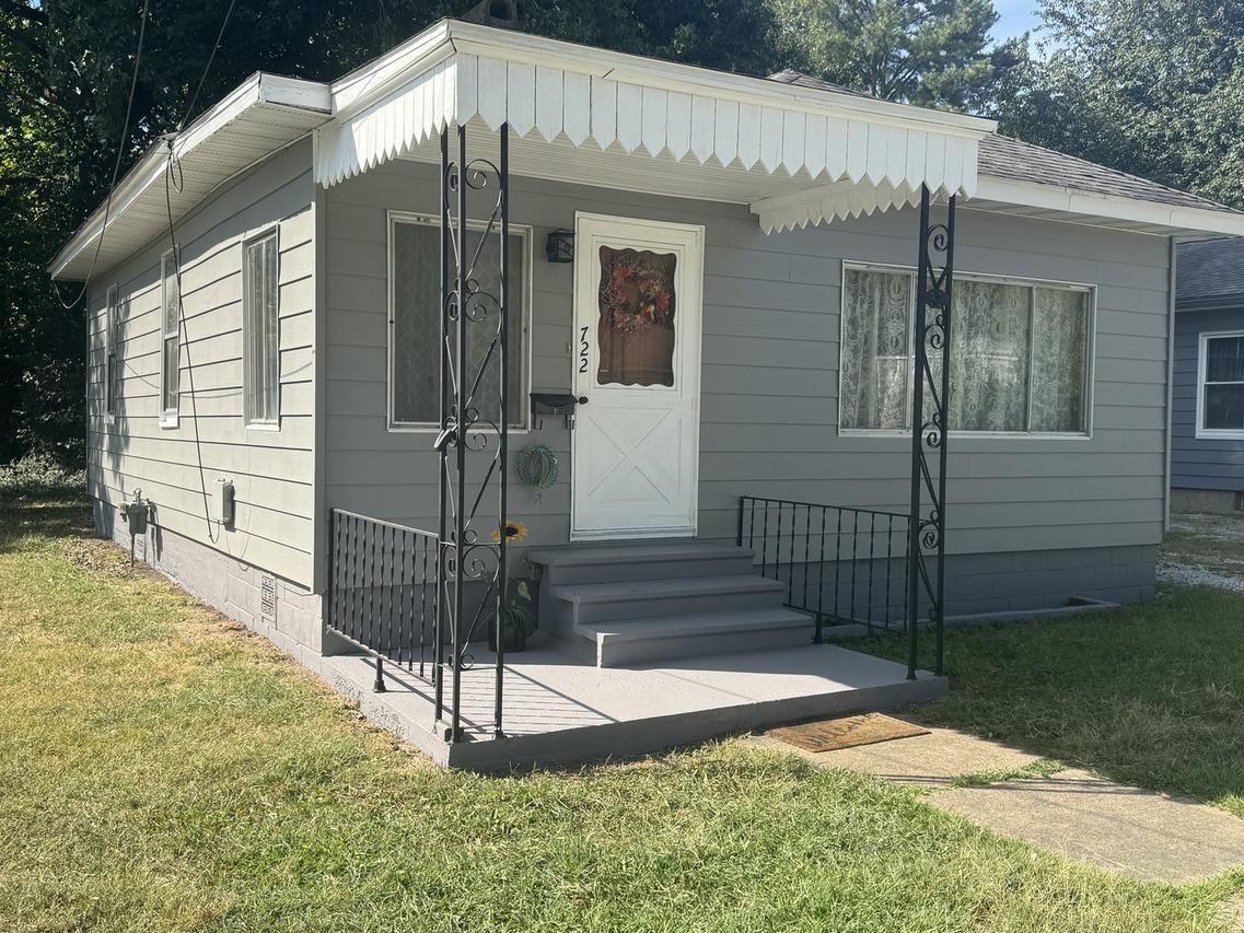 722 E Taylor St., Benton, IL 62812
