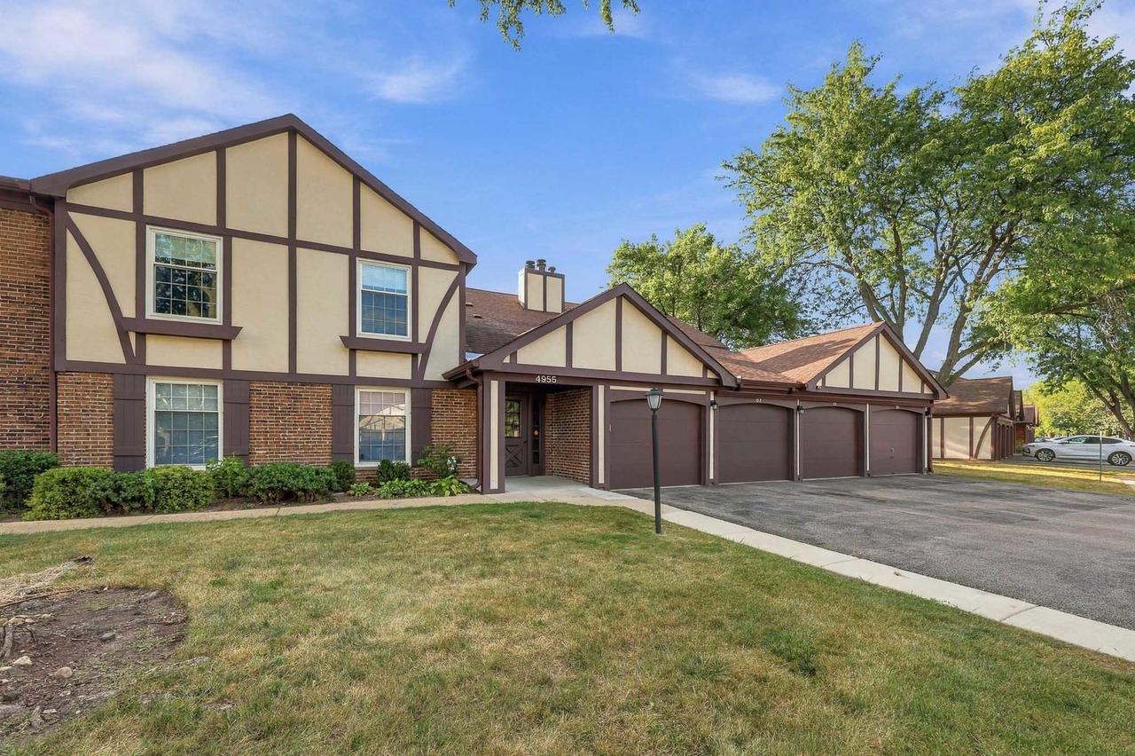 4955 Kimball Hill Dr. #C2, Rolling Meadows, IL 60008