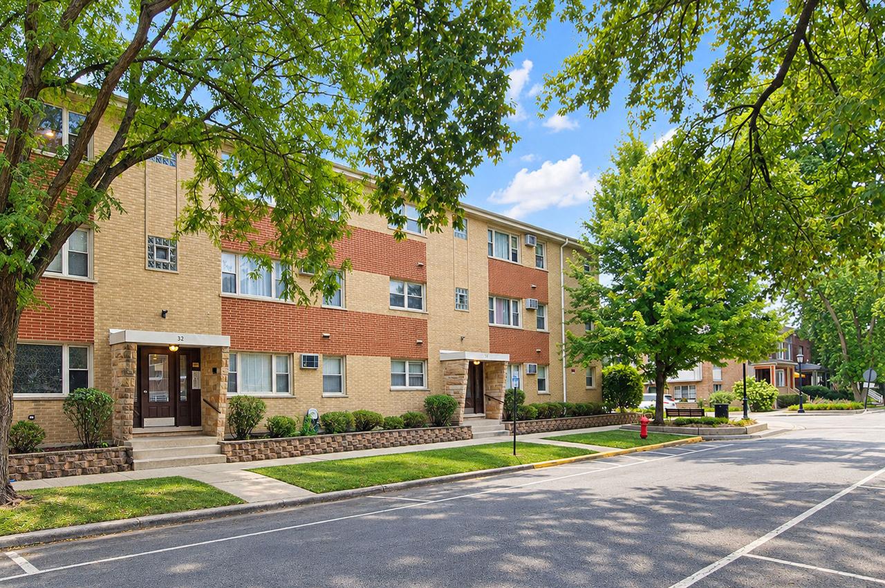 38 Elgin Ave. #B6, Forest Park, IL 60130