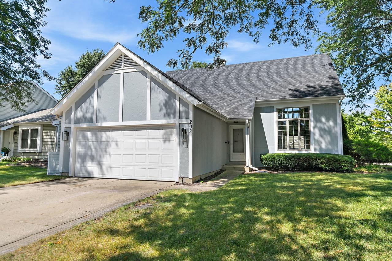 208 Carol Ann Dr., Streamwood, IL 60107