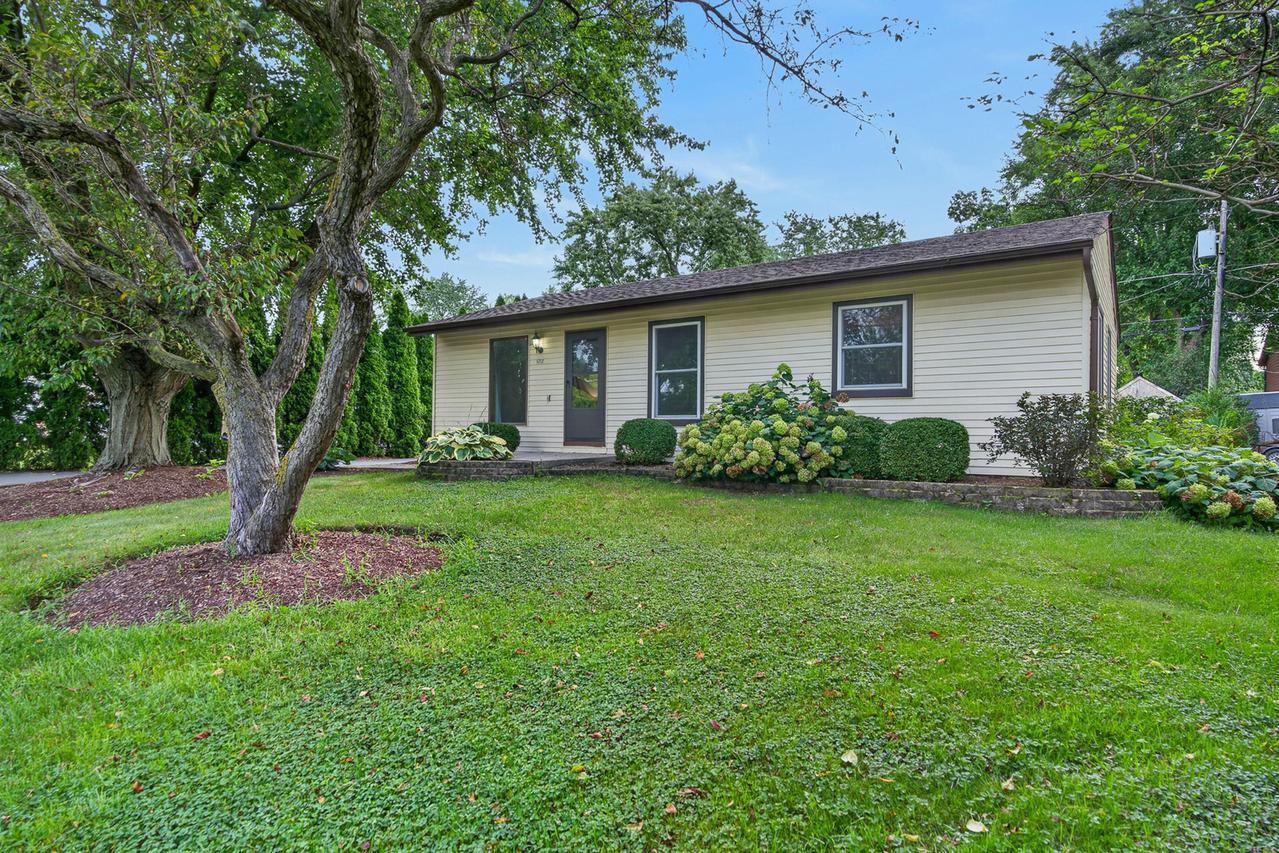 6712 Silver Lake Rd., Cary, IL 60013