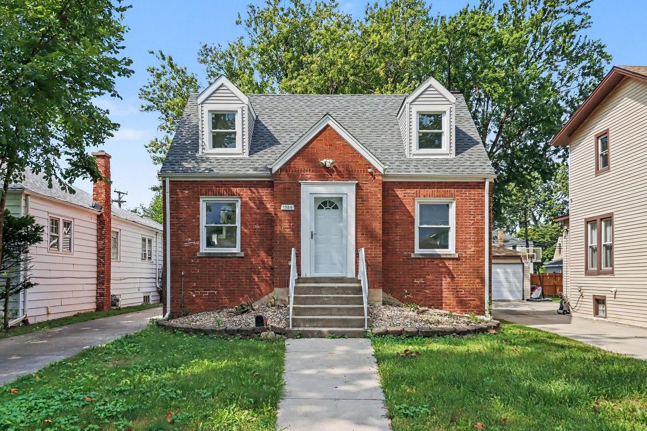 1934 S 6th Ave., Maywood, IL 60153