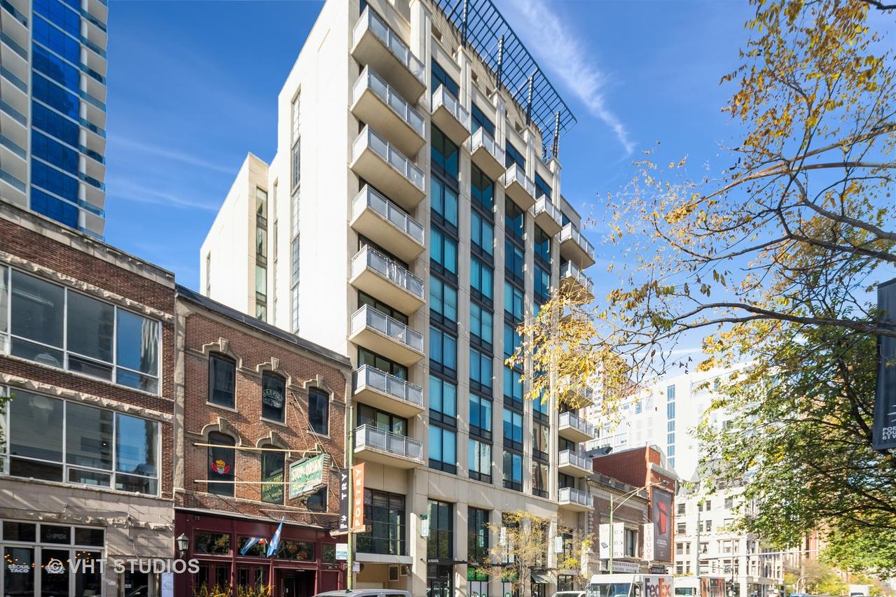 744 N Clark St. #305, Chicago, IL 60654