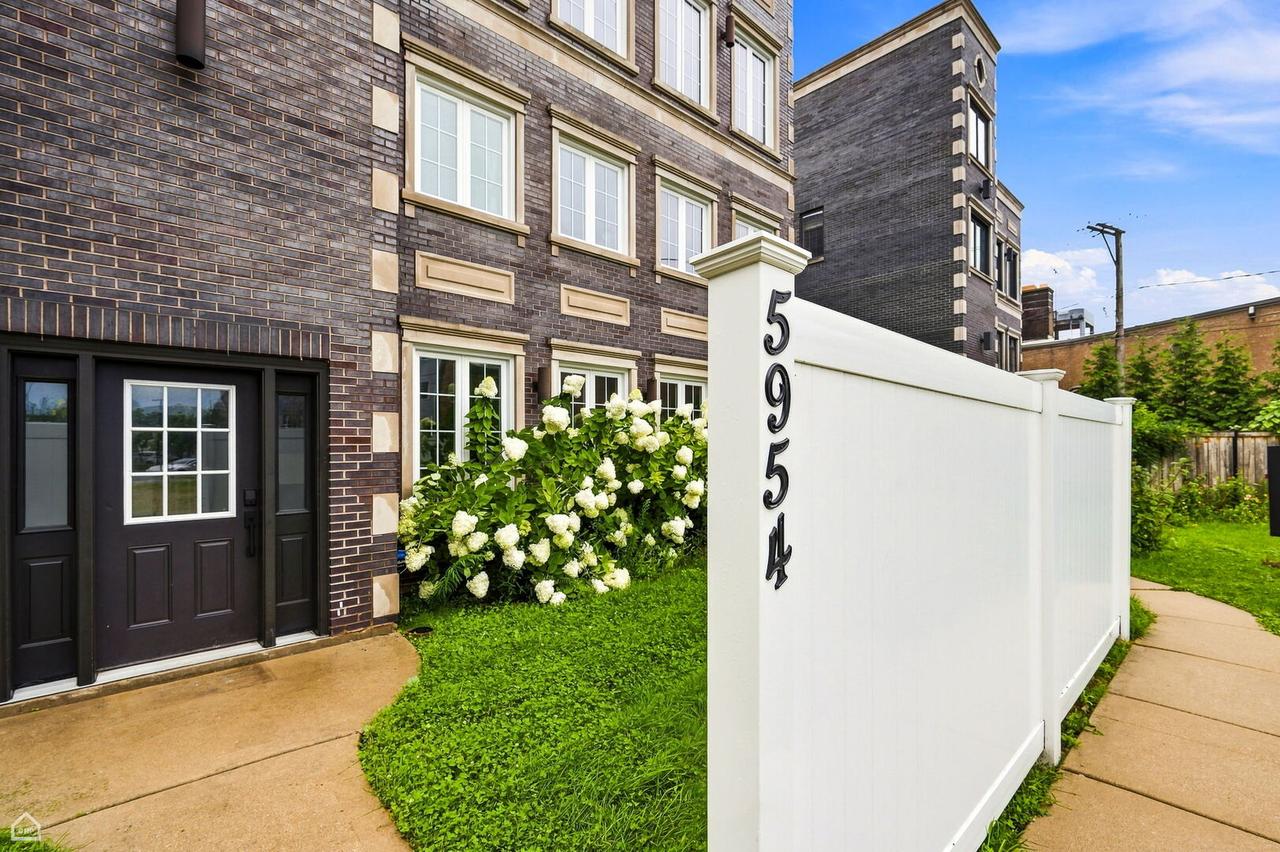 5954 N Paulina St., Chicago, IL 60660