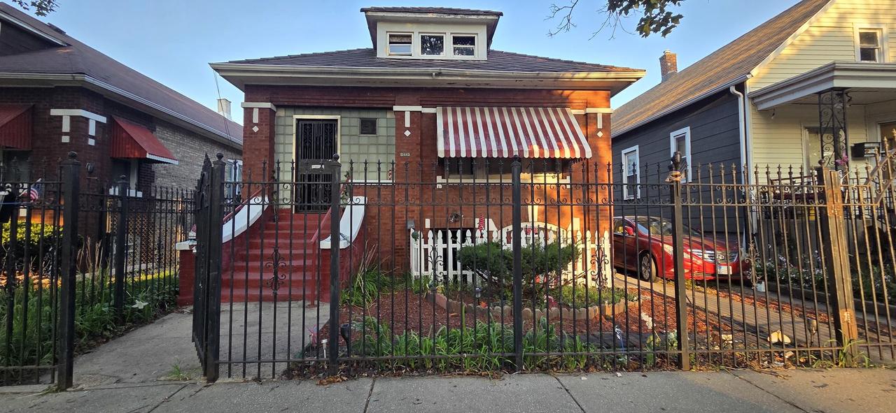 8443 S Manistee Ave., Chicago, IL 60617