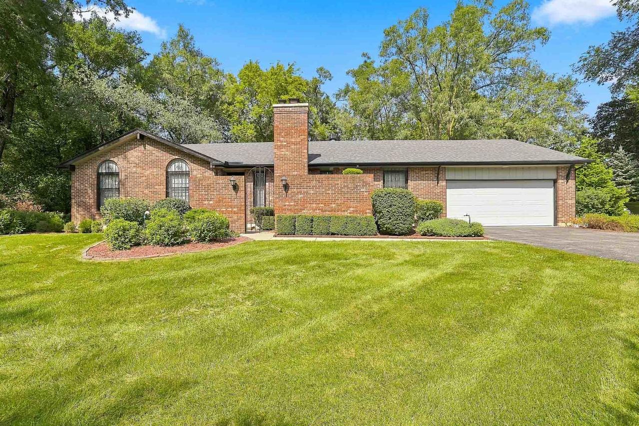 806 Roberts Rd., Tower Lakes, IL 60010