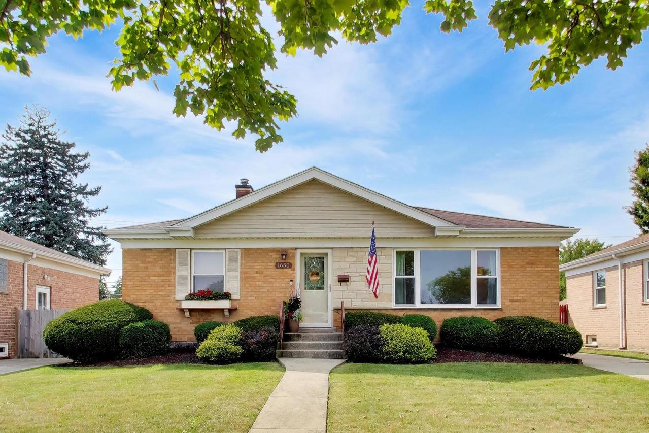 1650 Mayfair Ave., Westchester, IL 60154