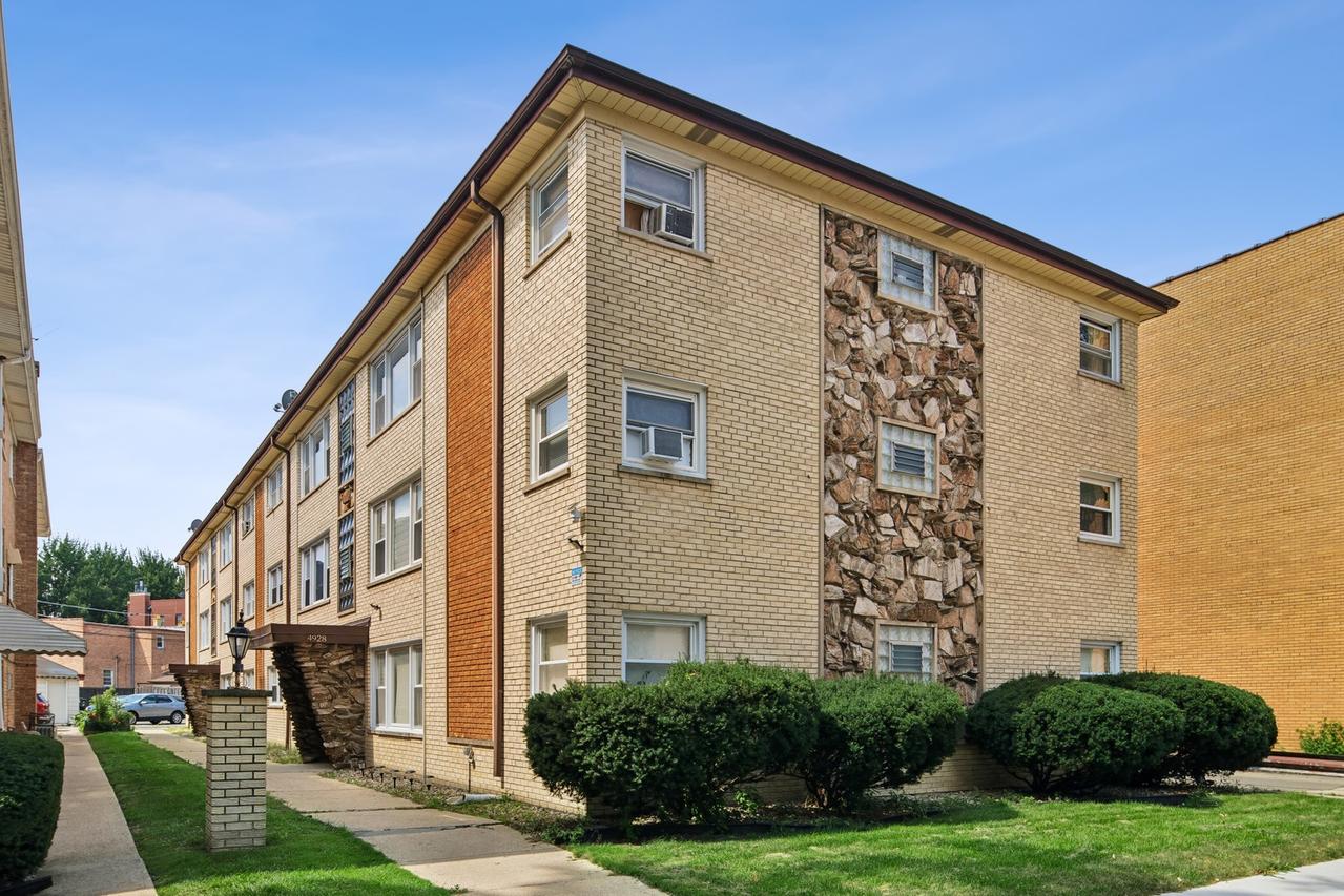 4928 N Lester Ave. #2B, Chicago, IL 60630