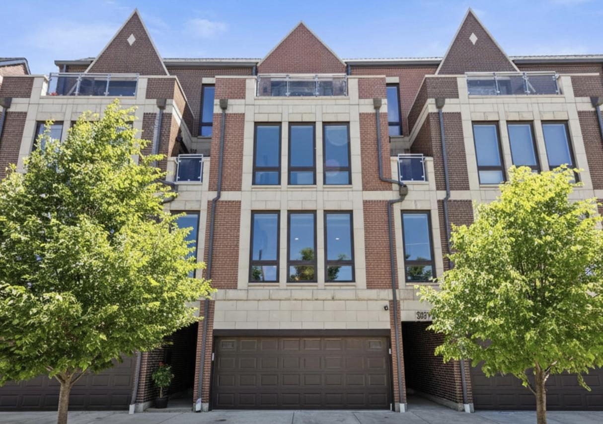 3901 S Lake Park Ave., Chicago, IL 60653