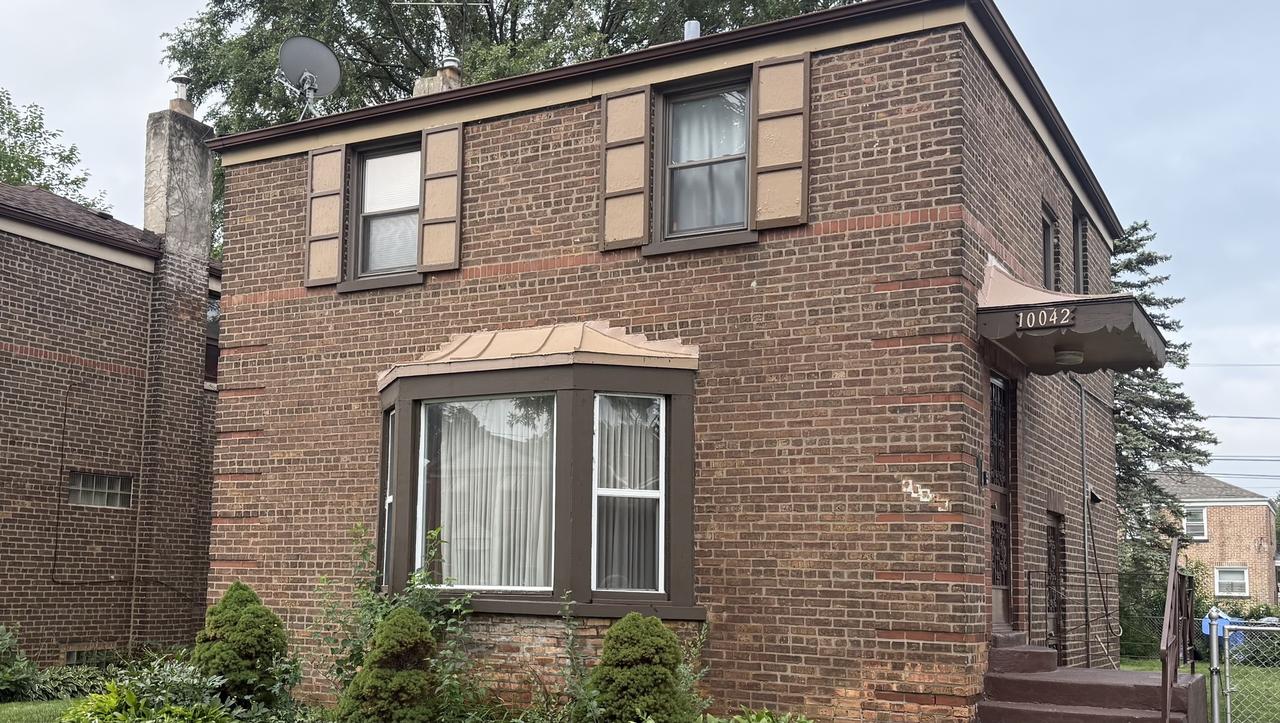 10042 S Luella Ave., Chicago, IL 60617
