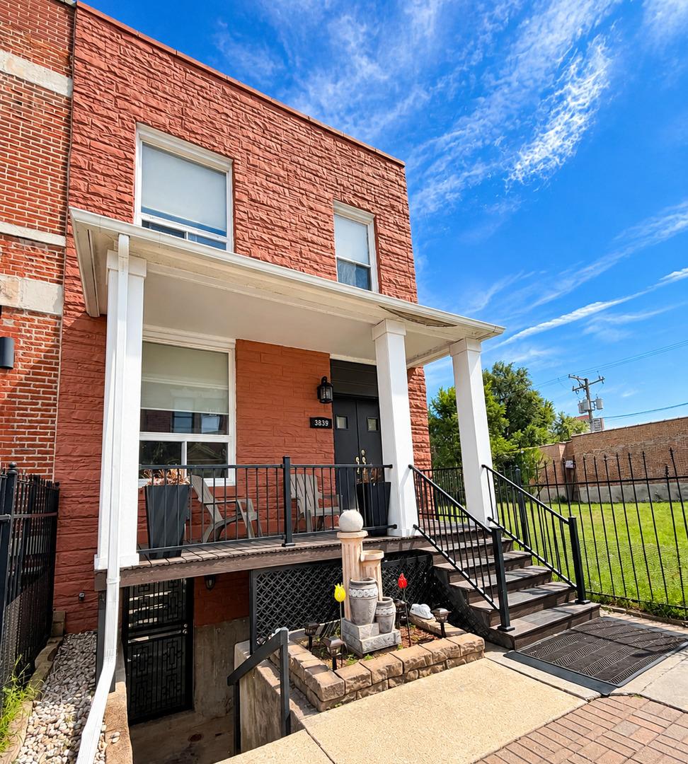 3839 S Giles Ave., Chicago, IL 60653